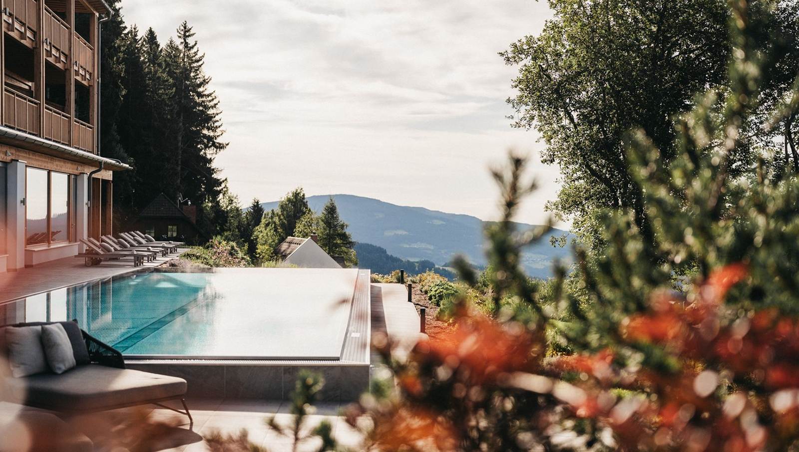 Schmusen & genießen. Im Frühlingsurlaub in der Steiermark. Auf der Alm beim Bauernhofer natürlich.